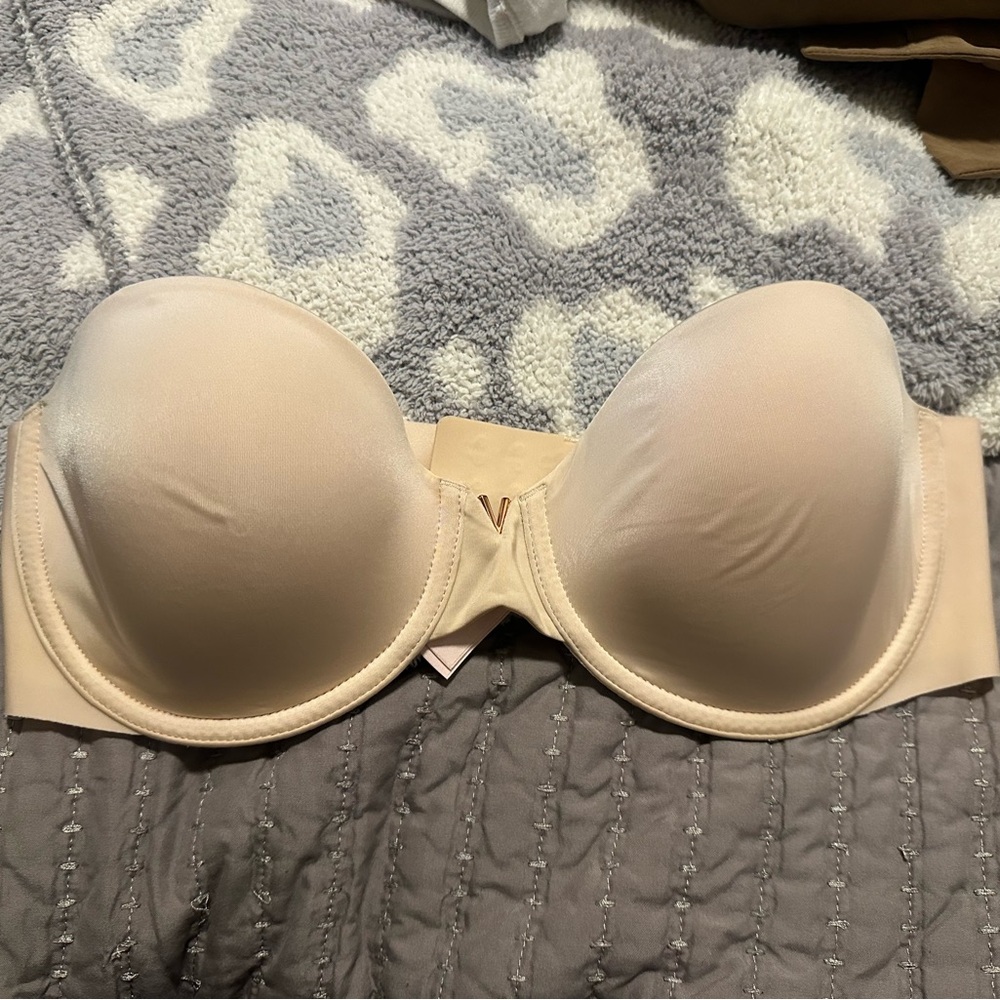 VICTORIA SECRET - Body by Victoria - Cream Strapless Bra